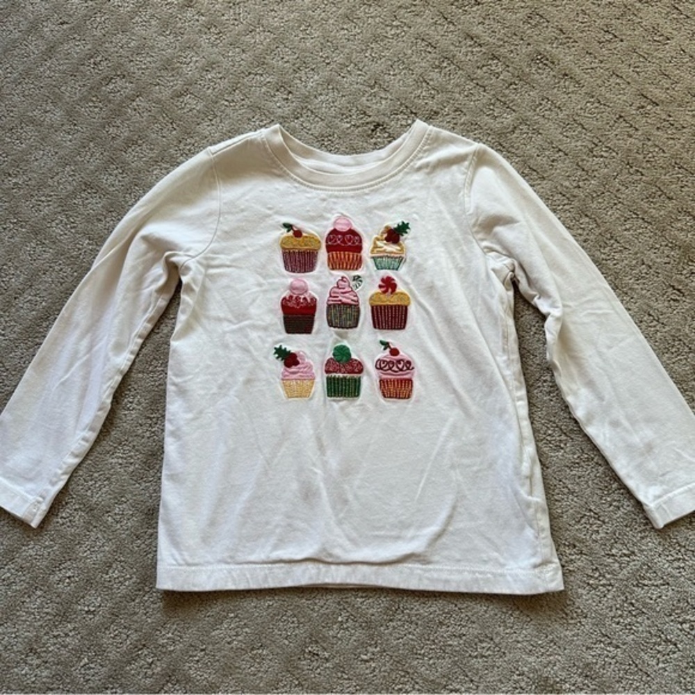 NFS. Hanna Andersson cupcake appliqué embroidered long sleeve top size 5/110 GUC